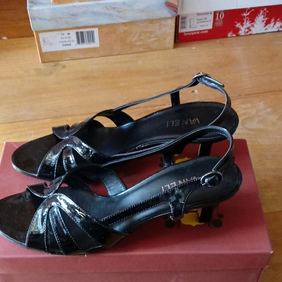 Vaneli - Picture 4 of 4